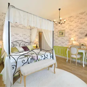  Hébergement de vacances Le Château De Vernières